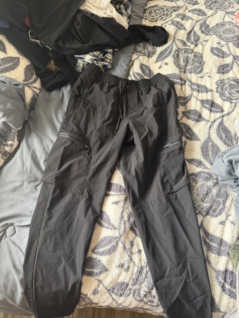 Black Men's Cargo Pants with Zippered Pockets